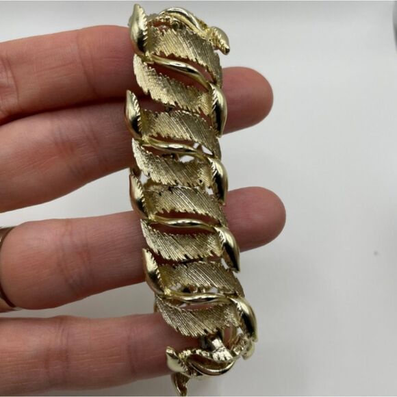 VINTAGE LISNER MCM GOLD TONE BRACELET 7" EXCELLENT CONDITION - Picture 11 of 11
